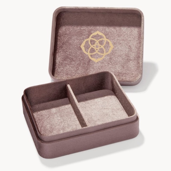 New Tags Kendra Scott Mattie Soft Velvet Jewelry Box Case: Purple Lavender - Picture 2 of 6
